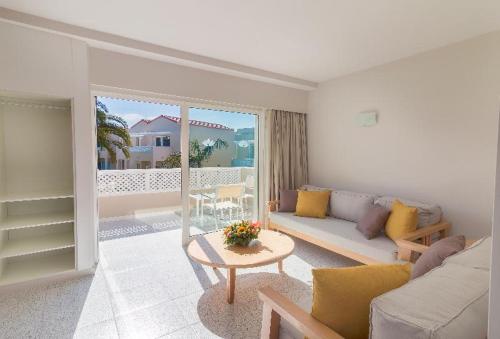 Habitación Doble con balcón del hotel LIVVO Koala Garden