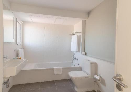 Habitación Doble con balcón del hotel LIVVO Koala Garden. Foto 4