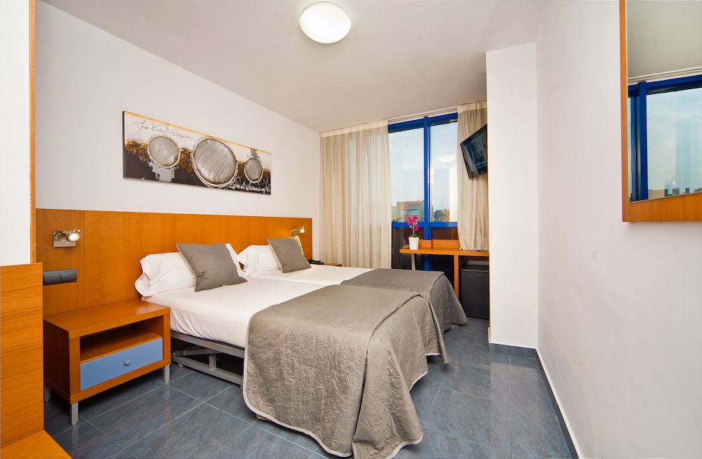 Habitación con 2 camas individuales del hotel Sant Pere Ii