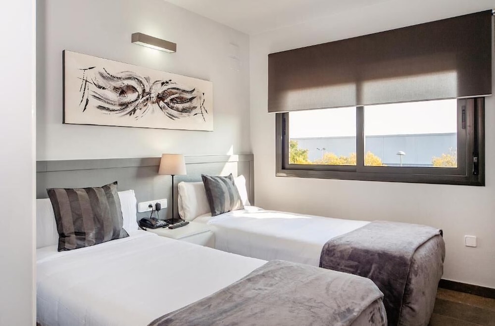 Habitación con 2 camas individuales del hotel Sant Pere Ii. Foto 1