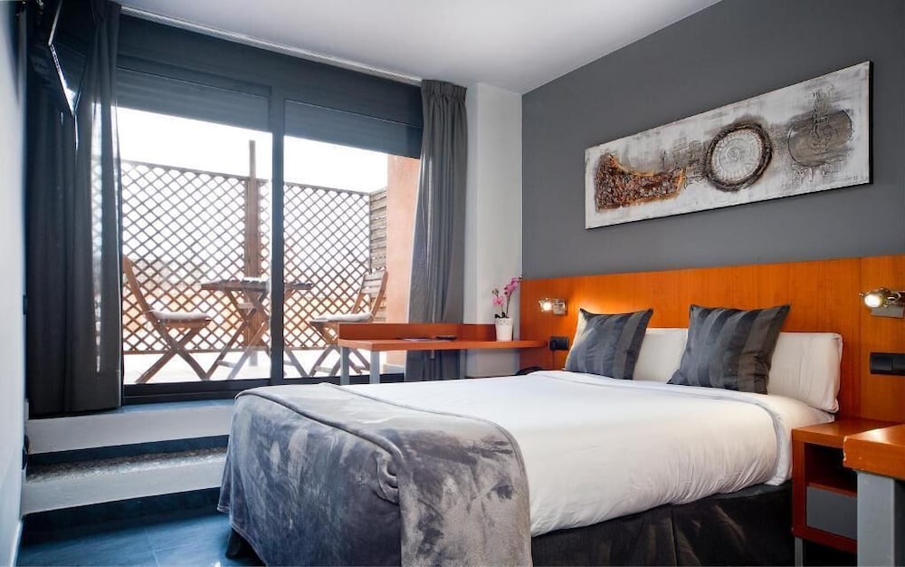 Habitación doble, terraza del hotel Sant Pere Ii. Foto 1