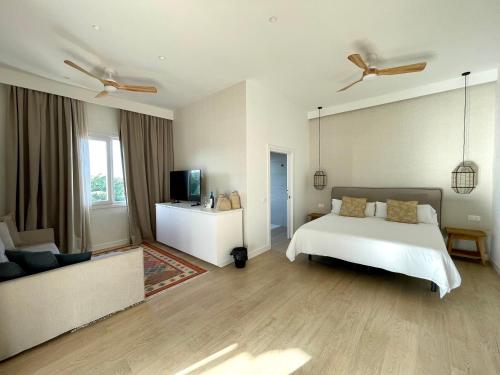 Suite with terrace 500 meters from the main building del hotel El Patio. Foto 4