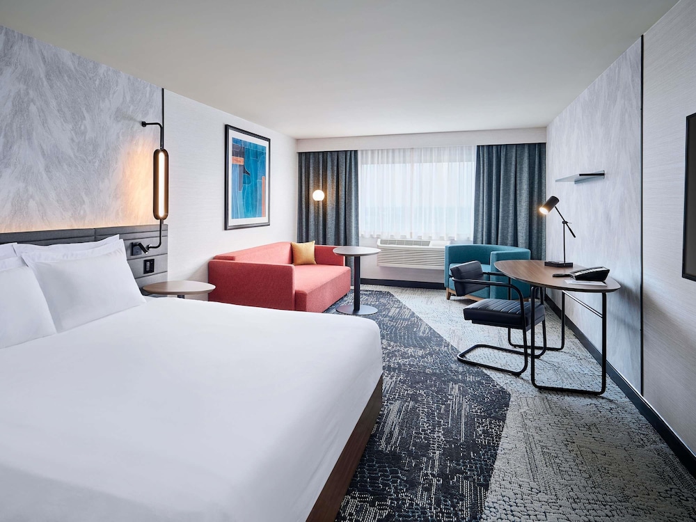 Habitación Superior Recién Reformada con 1 cama King Size del hotel Novotel Toronto Vaughan Centre