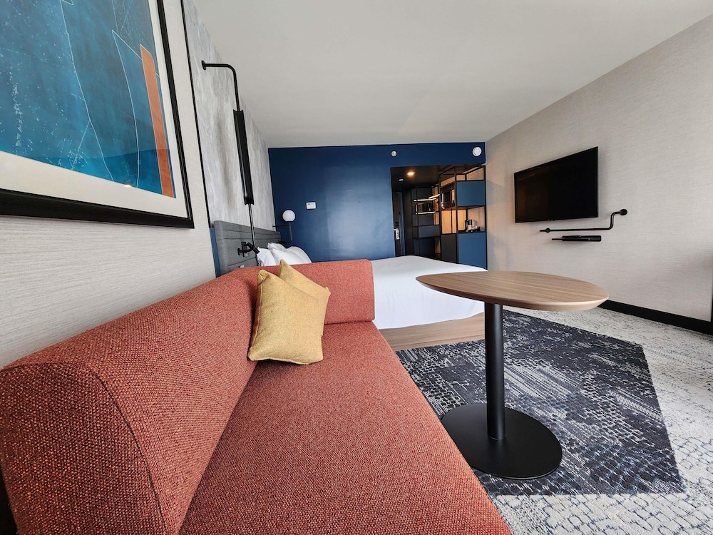 Habitación Superior Recién Reformada con 1 cama King Size del hotel Novotel Toronto Vaughan Centre. Foto 6