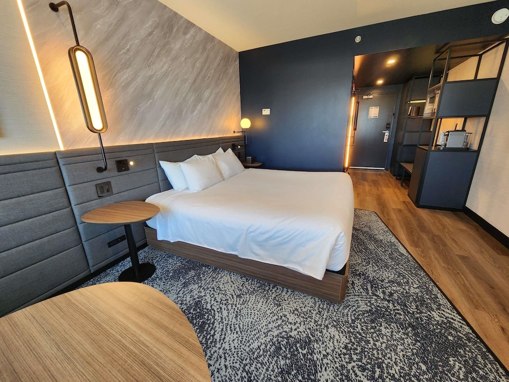 Habitación Ejecutiva Recién Reformada con 1 cama King Size del hotel Novotel Toronto Vaughan Centre
