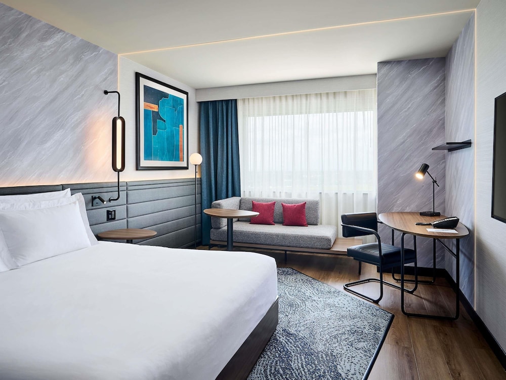 Habitación Ejecutiva Recién Reformada con 1 cama King Size del hotel Novotel Toronto Vaughan Centre. Foto 9