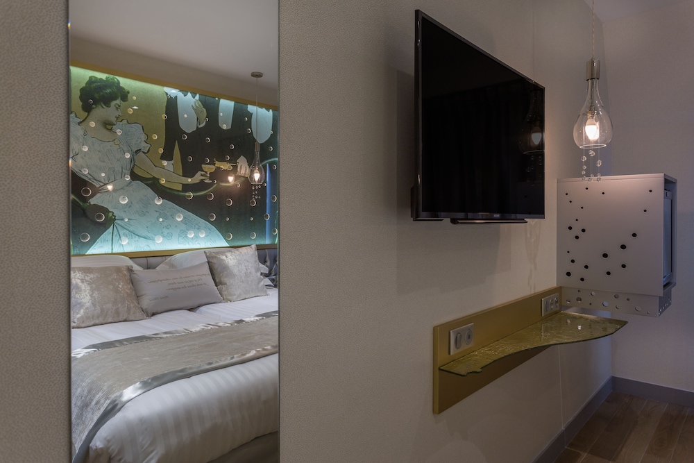 Habitación triple Deluxe del hotel Les Bulles de Paris. Foto 1