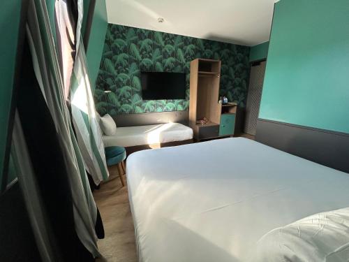 Habitación Triple del hotel La Parizienne By Elegancia
