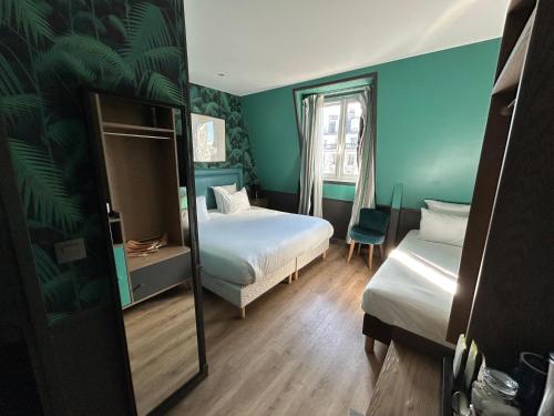 Habitación Triple del hotel La Parizienne By Elegancia. Foto 2