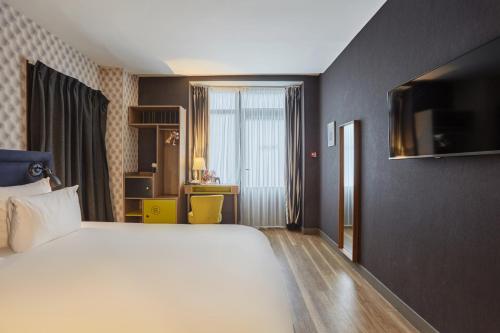 Habitación Doble - Adaptada para personas de movilidad reducida - Planta Baja del hotel La Parizienne By Elegancia. Foto 5