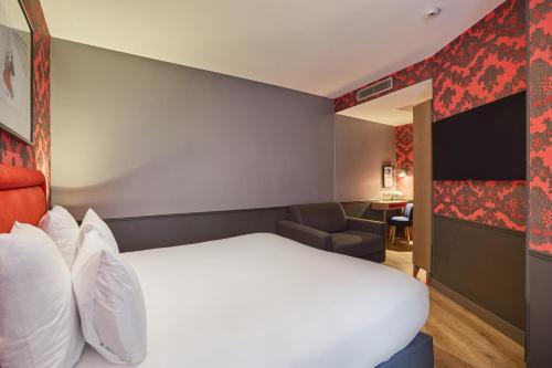 Habitación Doble Deluxe del hotel La Parizienne By Elegancia. Foto 4