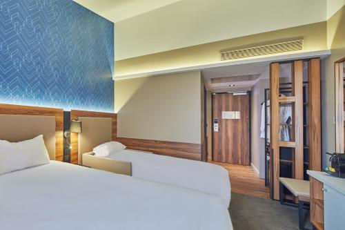 Habitación Triple Premium del hotel L'Elysee Val D'Europe. Foto 4