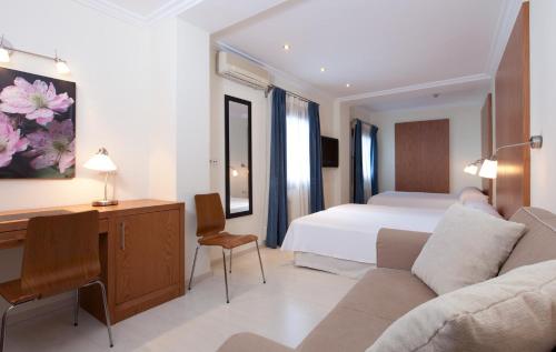 Habitación Cuádruple Confort del hotel Mr Costa Blanca. Foto 3