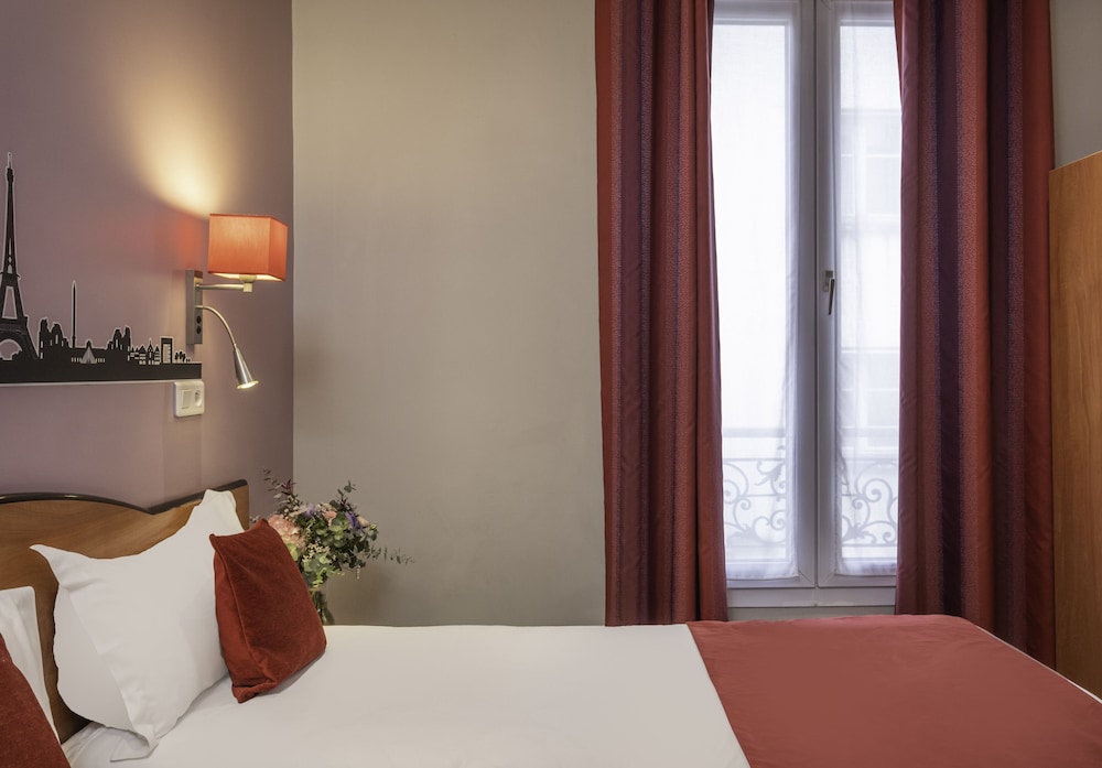 Habitación estándar con 1 cama doble o 2 individuales del hotel Grand De Turin. Foto 6