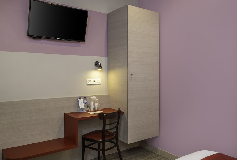 Habitación triple económica del hotel Grand De Turin. Foto 2