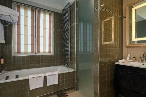 Suite con terraza del hotel Majestic Spa Paris. Foto 4