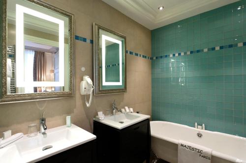 Suite Junior Deluxe del hotel Majestic Spa Paris. Foto 4