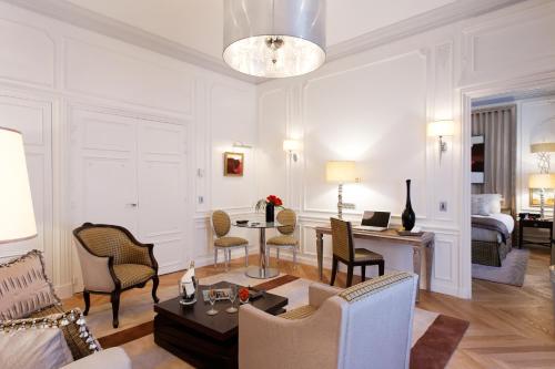 Suite Junior Deluxe del hotel Majestic Spa Paris. Foto 5