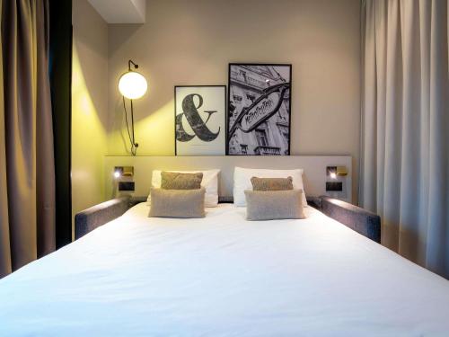 Apartamento Superior con 1 cama doble y sofá del hotel Mercure Paris Tour Eiffel Pont Mirabeau. Foto 8