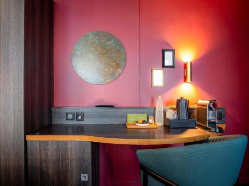Habitación Doble Privilege con sofá cama del hotel Mercure Paris Tour Eiffel Pont Mirabeau. Foto 6