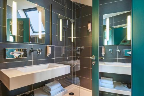 Habitación Doble Clásica del hotel Mercure Paris Tour Eiffel Pont Mirabeau. Foto 11