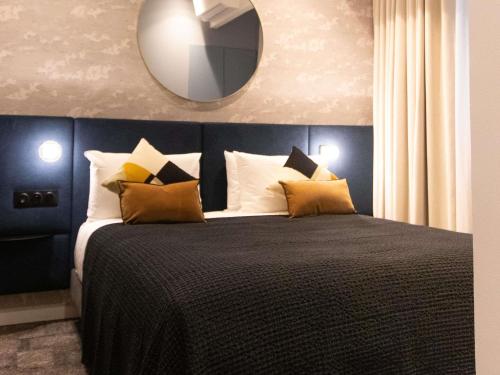Apartamento Superior con 1 cama doble y sofá del hotel Mercure Paris Tour Eiffel Pont Mirabeau. Foto 5