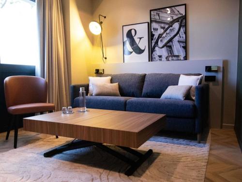 Apartamento Superior con 1 cama doble y sofá del hotel Mercure Paris Tour Eiffel Pont Mirabeau. Foto 3