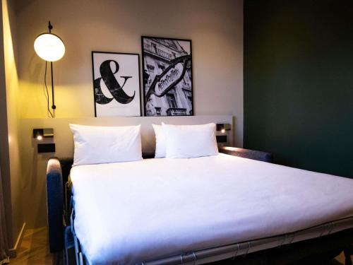 Apartamento Superior con 1 cama doble y sofá del hotel Mercure Paris Tour Eiffel Pont Mirabeau. Foto 7