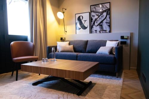 Apartamento Superior con 1 cama doble y sofá del hotel Mercure Paris Tour Eiffel Pont Mirabeau. Foto 12