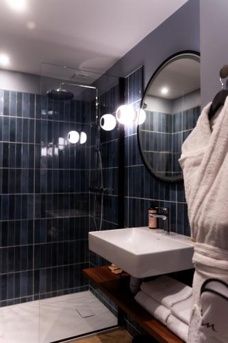 Apartamento Superior con 1 cama doble y sofá del hotel Mercure Paris Tour Eiffel Pont Mirabeau. Foto 16
