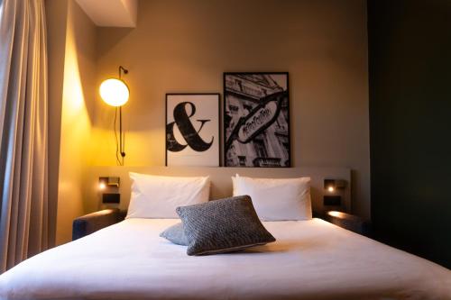 Apartamento Superior con 1 cama doble y sofá del hotel Mercure Paris Tour Eiffel Pont Mirabeau. Foto 17