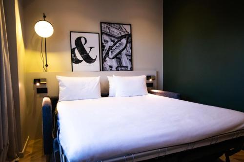 Apartamento Superior con 1 cama doble y sofá del hotel Mercure Paris Tour Eiffel Pont Mirabeau. Foto 18