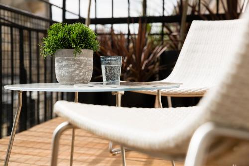 Habitación Doble con terraza del hotel Moliere. Foto 2