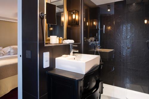 Habitación Doble con terraza del hotel Moliere. Foto 7