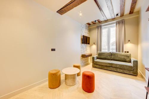 Estudio con sofá cama del hotel Marie. Foto 2