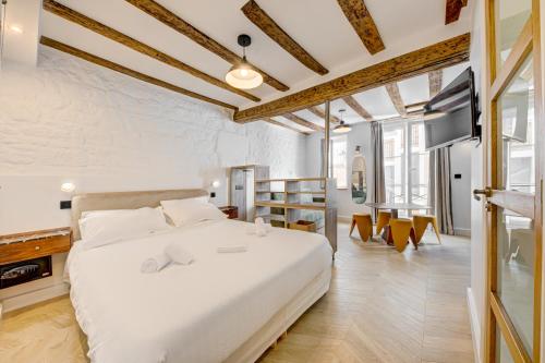 Estudio con sofá cama del hotel Marie. Foto 8