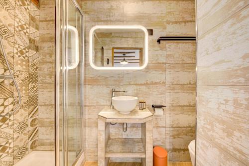 Estudio con sofá cama del hotel Marie. Foto 13