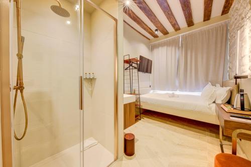 Habitación individual con aseo compartido del hotel Marie. Foto 4