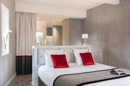 Suite Executive - Cama extragrande del hotel Maison Albar Hotels Le Diamond. Foto 2