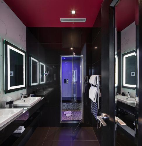 Suite Diamond - Cama extragrande del hotel Maison Albar Hotels Le Diamond. Foto 1