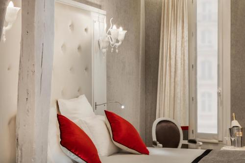 Suite Junior con cama extragrande del hotel Maison Albar Hotels Le Diamond. Foto 3