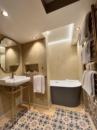 Habitación Triple Estándar del hotel Cadran. Foto 3