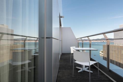 Habitación Doble Premium con terraza y vistas al mar del hotel Eurostars Mar De Vigo