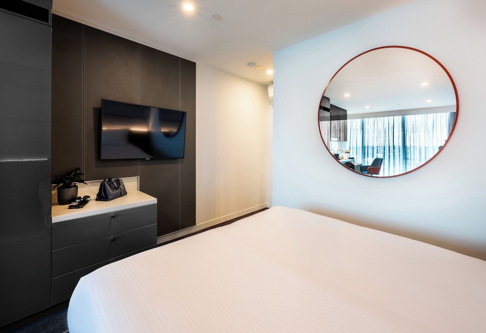 Estudio con cama king y cocina del hotel Novotel Melbourne Preston. Foto 3