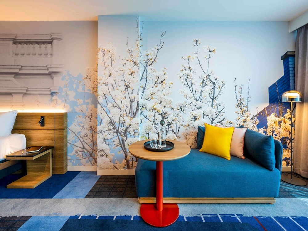 Estudio con cama king y cocina del hotel Novotel Melbourne Preston. Foto 8