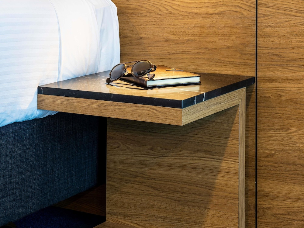 Habitación Deluxe con 1 cama queen del hotel Novotel Melbourne Preston. Foto 1