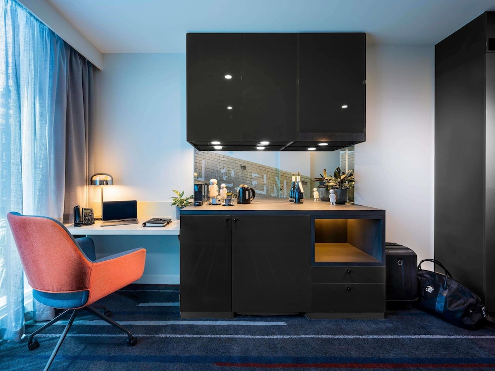 Habitación Deluxe con 1 cama queen del hotel Novotel Melbourne Preston. Foto 6
