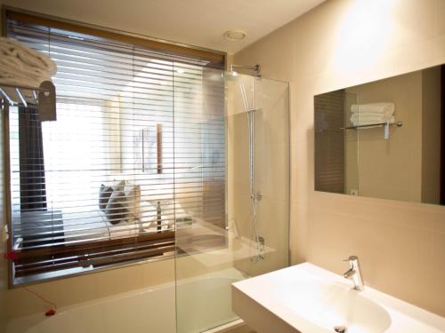 Habitación Doble Básica - 1 o 2 camas del hotel Carris Ribeira. Foto 1