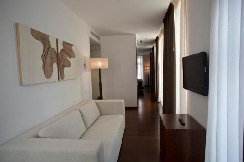 Suite con vistas al río del hotel Carris Ribeira. Foto 2