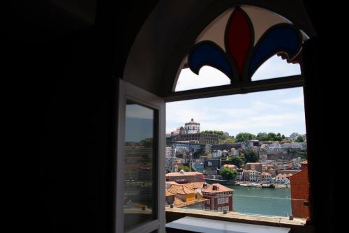 Suite Deluxe con terraza y vistas al río del hotel Carris Ribeira. Foto 12